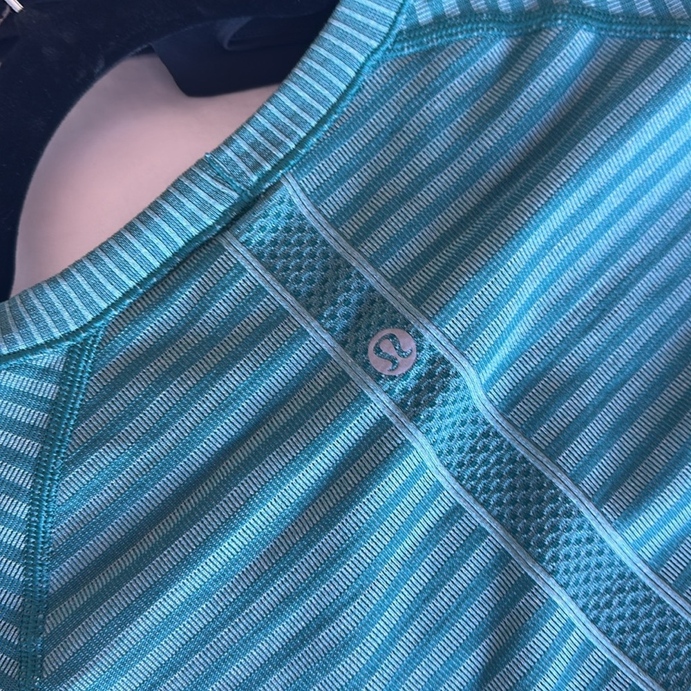 Lululemon top - Picture 2 of 2
